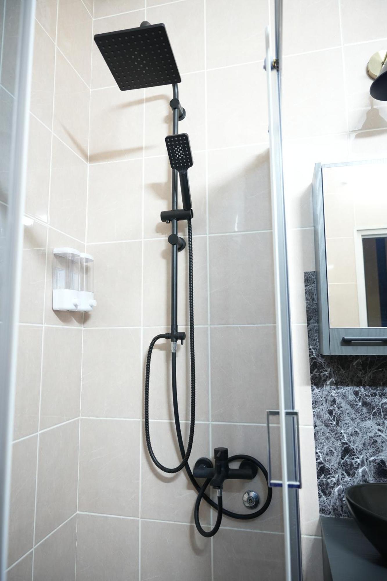 Black Diamond Nis Luaran gambar