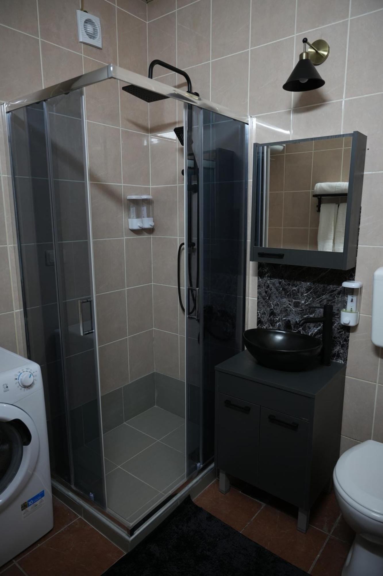 Black Diamond Nis Luaran gambar