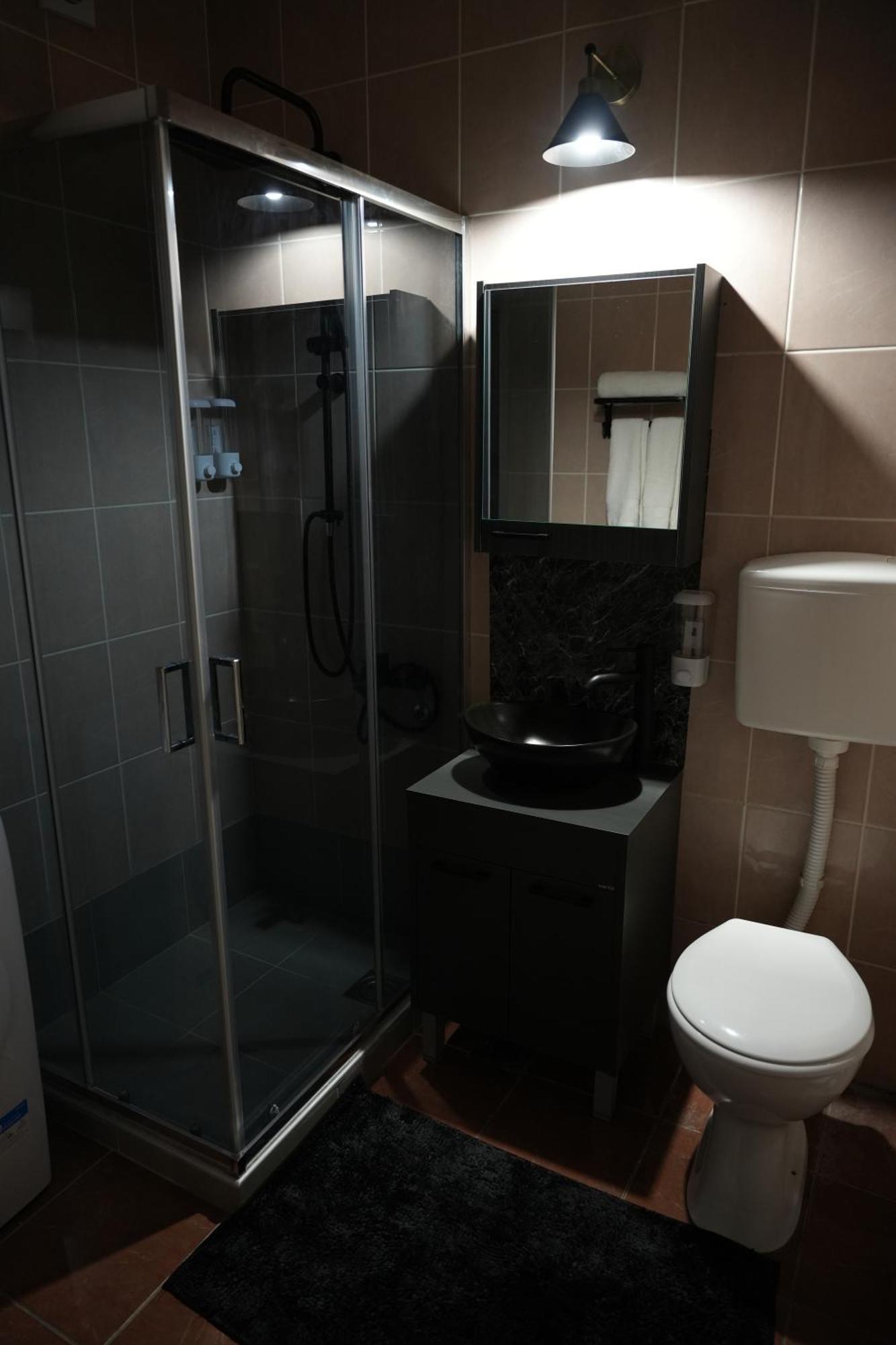 Black Diamond Nis Luaran gambar